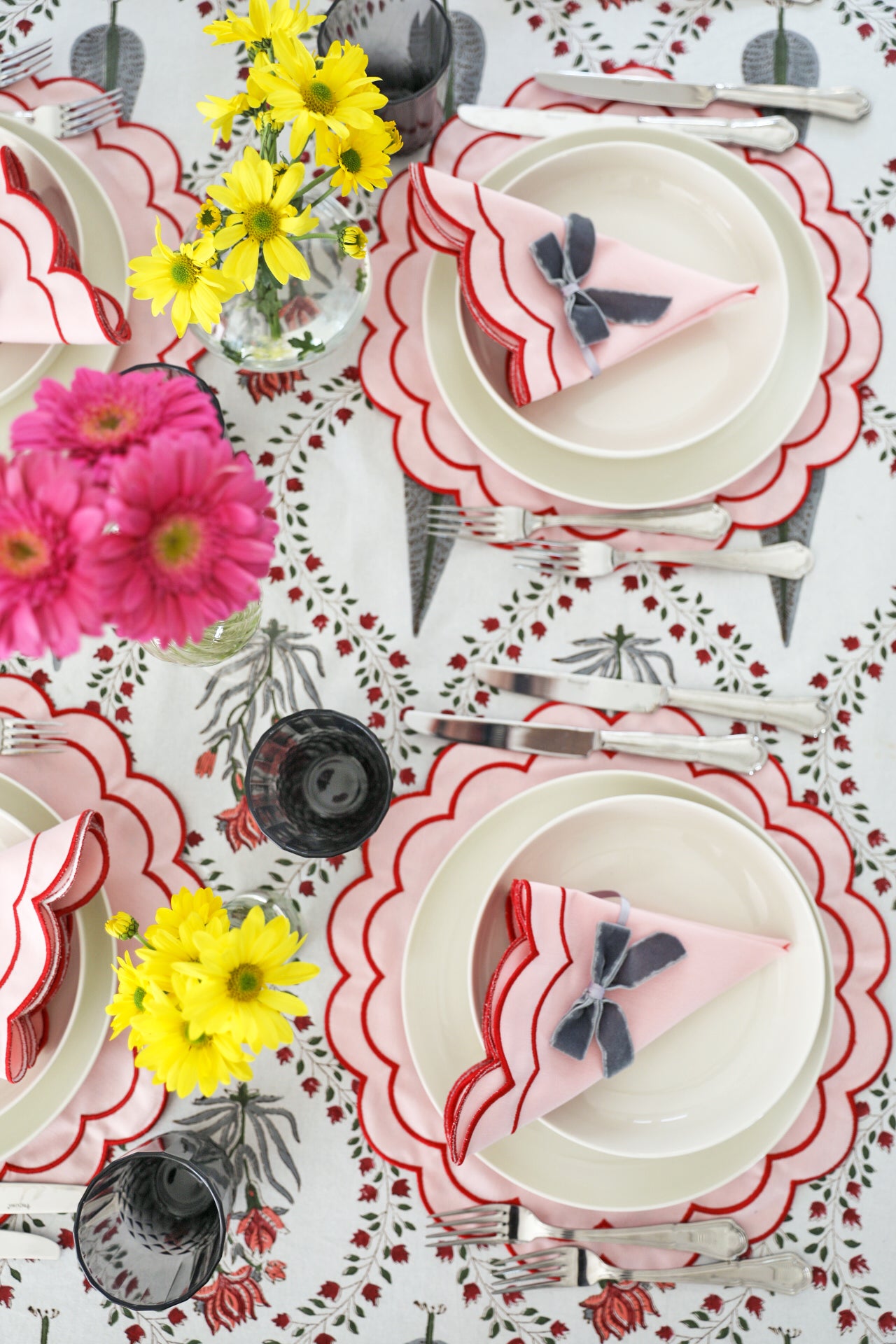 Rose&Red Scallop Placemat + Napkin